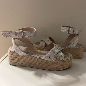 Chinese Laundry Platform Sandals 🤍